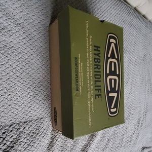 One pair of Keens sandals size 10.5. Never worn